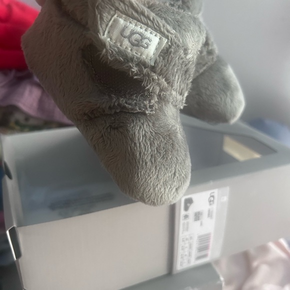 UGG Soft Gray Infant Booties - Picture 1 of 2